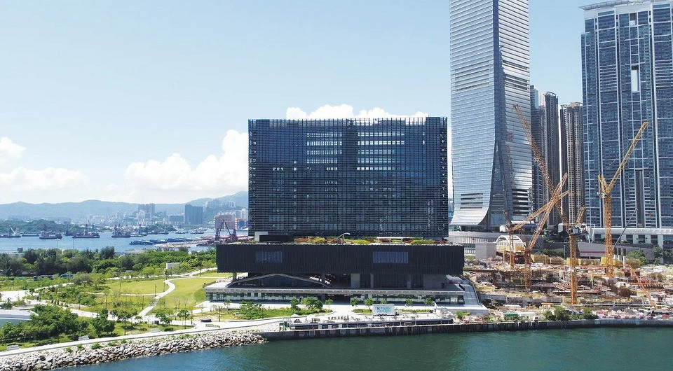 В Гонконге открылся музей с наружным экраном размером с 12-этажный дом