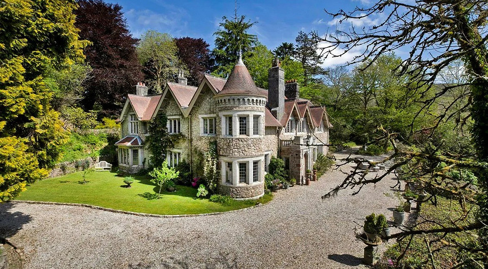 В Англии выставили на продажу усадьбу, в которой жил принц Чарльз