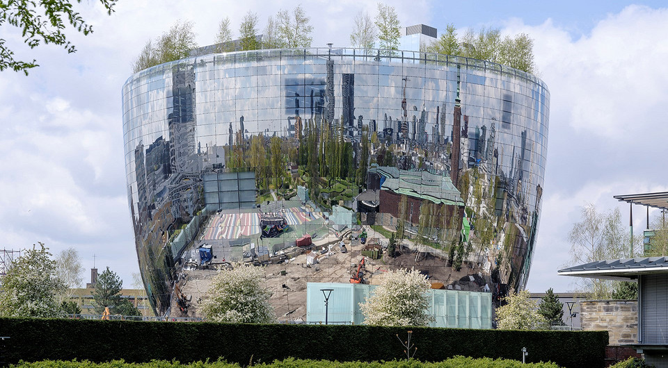 Музей в форме стеклянной чаши: в Нидерландах откроется общественное хранилище произведений искусства