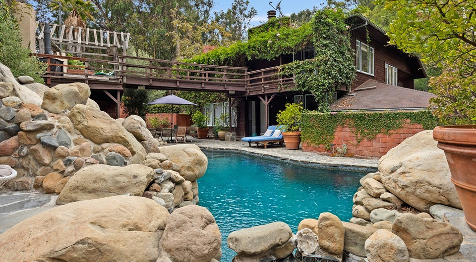 В США выставили на продажу дом, в котором жил Шварценеггер