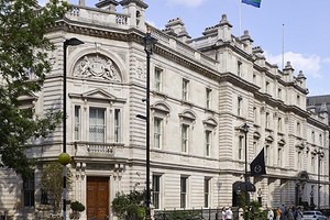 В Лондоне сделали отель в бывшем здании суда и полицейского участка, в котором содержался Оскар Уайльд
