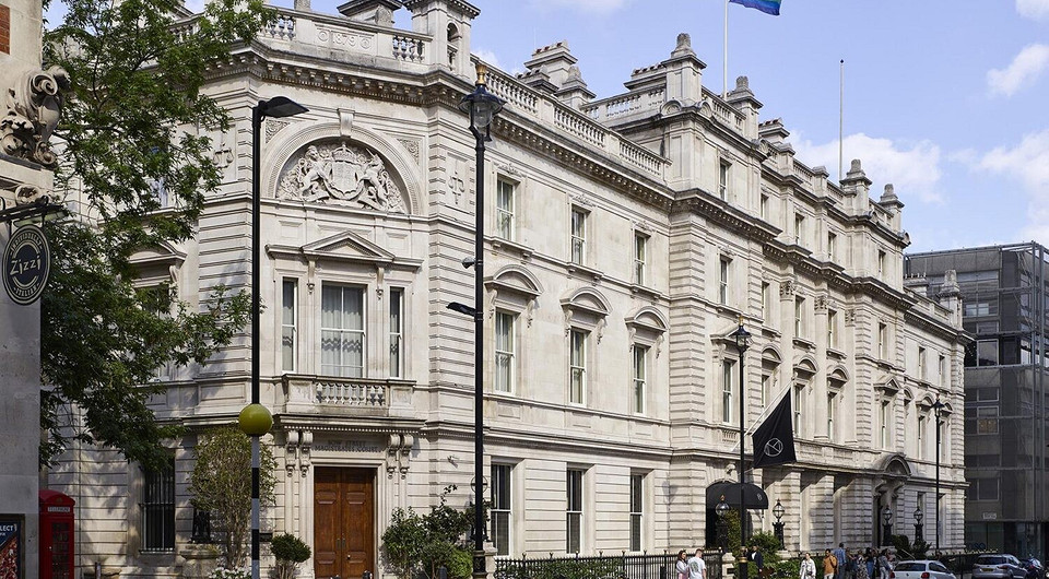 В Лондоне сделали отель в бывшем здании суда и полицейского участка, в котором содержался Оскар Уайльд