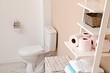 8 вариантов красивого хранения в маленьком туалете