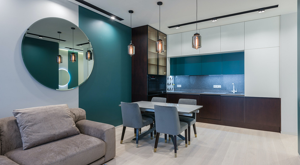 6 интерьеров, в которых дизайнеры заменили картины зеркалами (и это красиво) 6 интерьеров, в которых дизайнеры заменили картины зеркалами (и это красиво)