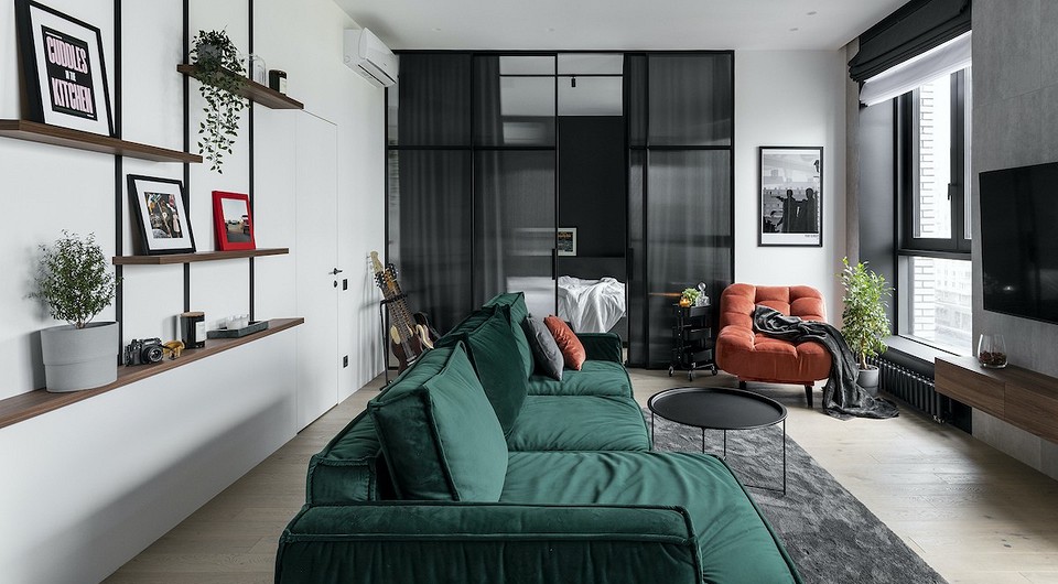 Нескучный минимализм: бело-серая квартира 62 кв.м для девушки