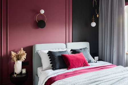 Квартира 60 кв. м в неожиданно ярких цветах для зрелой семейной пары