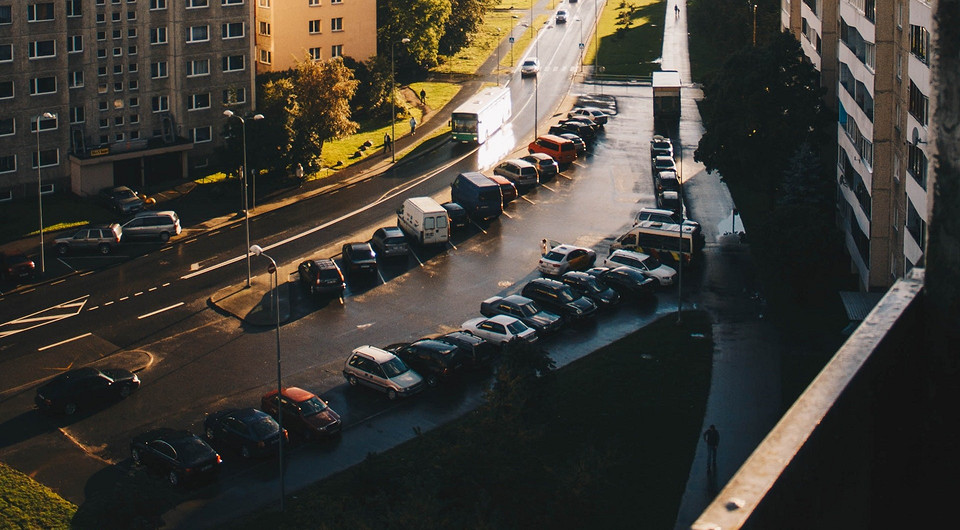 В Москве протестируют сервис, который будет искать свободные парковочные места во дворах домов