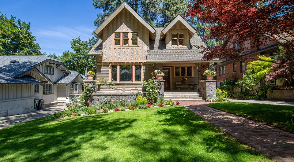 Где за год больше всего подорожали частные дома в России