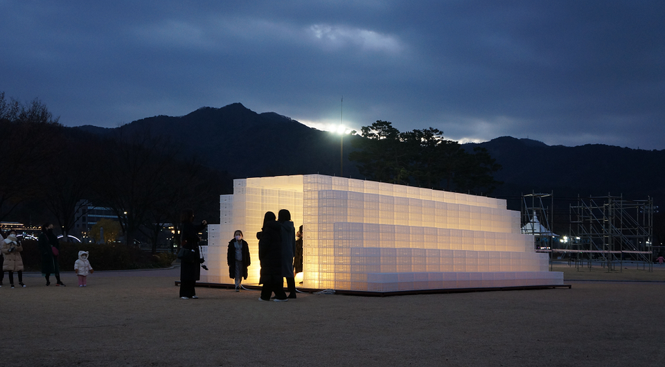 В Южной Корее построили тоннель-трибуну из 1 300 корзин