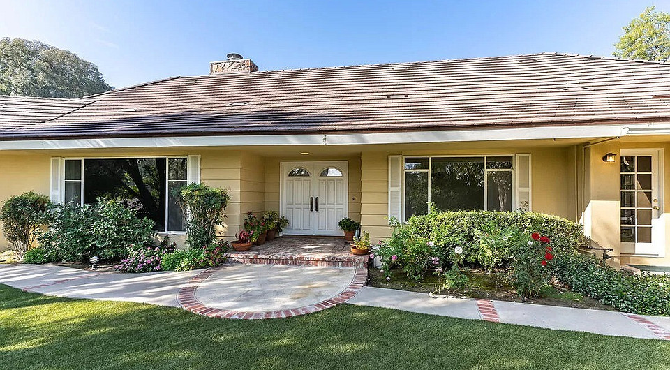 Канье Уэст купил жилье в Калифорнии неподалеку от поместья Ким Кардашьян