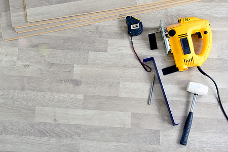 Как уложить ламинат на деревянный пол: полезная инструкция