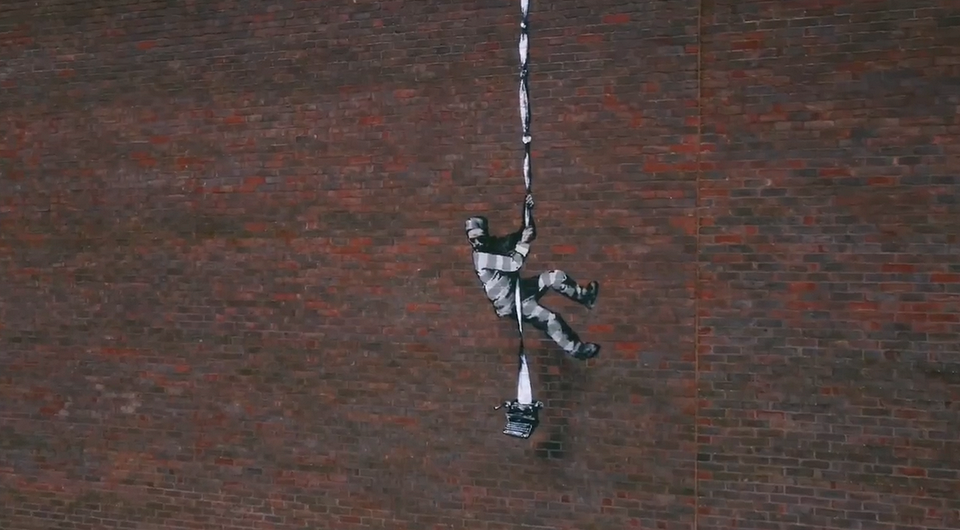 Уличный художник Бэнкси хочет купить тюрьму, в которой содержался Оскар Уайльд, и превратить ее в арт-центр Уличный художник Бэнкси хочет купить тюрьму, в которой содержался Оскар Уайльд, и превратить ее в арт-центр