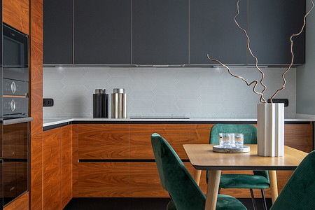 Строгая мужская квартира в модной цветовой гамме