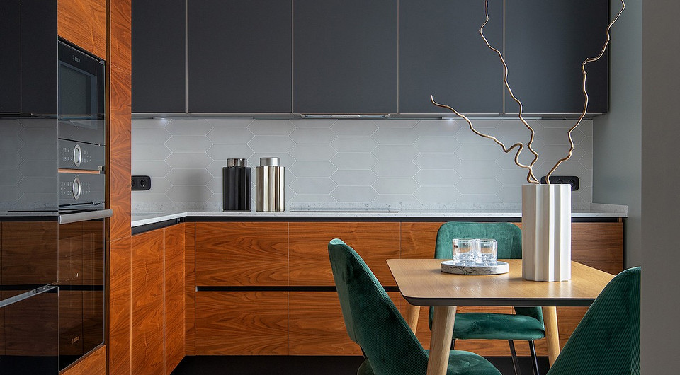 Строгая мужская квартира в модной цветовой гамме