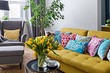 Добавьте цвета: как вписать яркий диван в интерьер