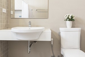 5 интерьерных ошибок, из-за которых ваша ванная выглядит меньше, чем есть на самом деле
