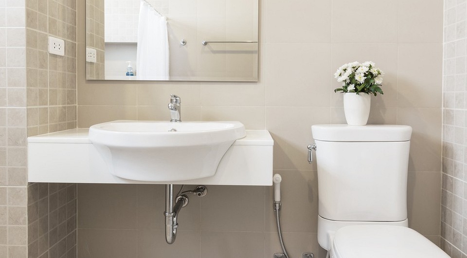 5 интерьерных ошибок, из-за которых ваша ванная выглядит меньше, чем есть на самом деле