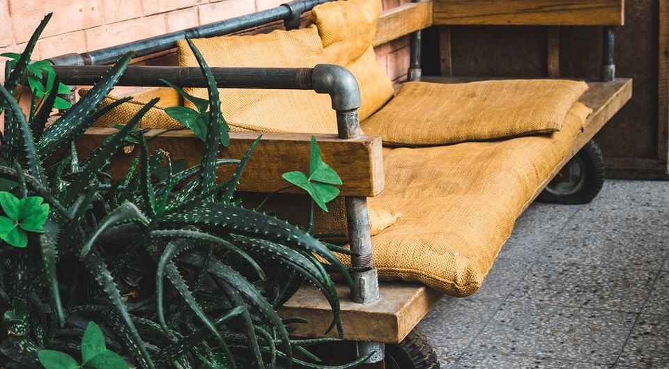 11 необычных идей применения в интерьере водопроводных труб