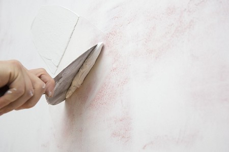 Шпаклевка стен под обои: как выполнить работу самому и получить хороший результат