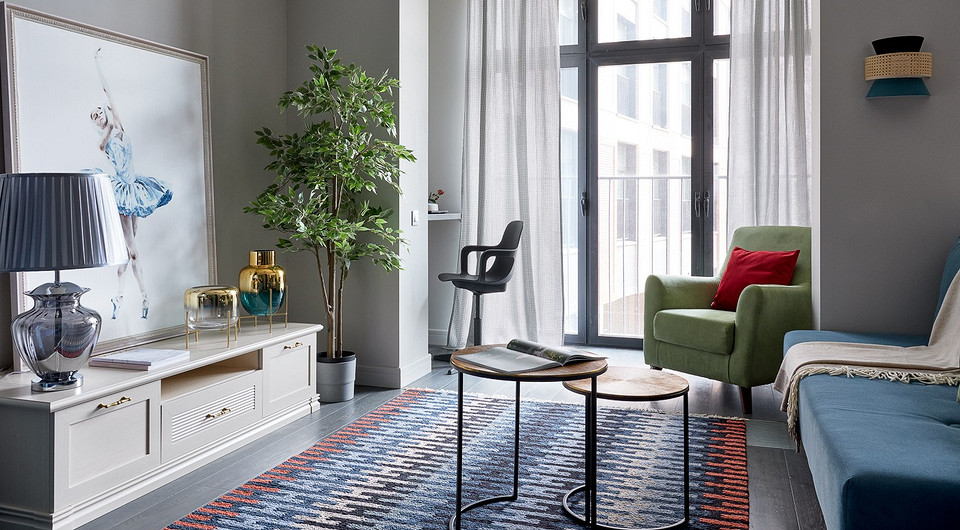 Маленькая квартира для сдачи в аренду с зоной спальни, гостиной и кабинетом на лоджии 