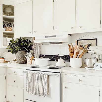 Идеальный выбор столешницы для белой кухни: экспертные советы и примеры с фото