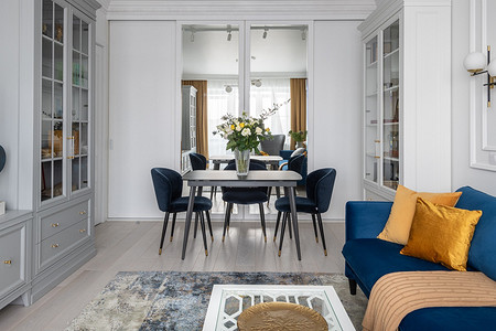 Трехкомнатная квартира с деликатными классическими деталями 