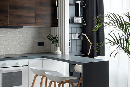 Кухня, мини-гостиная, спальня и рабочая зона: как уместили все в маленькой квартире