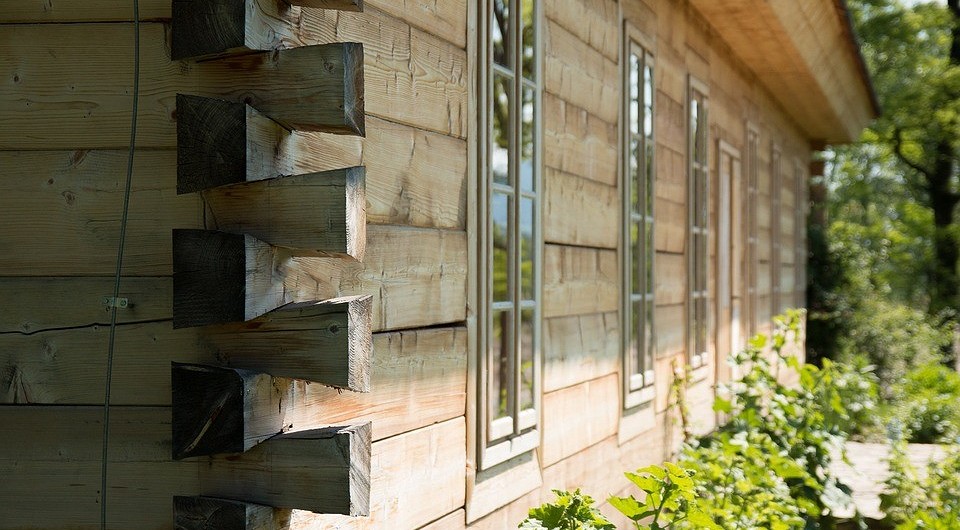 6 ошибок в уходе за деревянным домом, которые влияют на долговечность