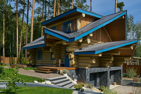 Как в сказке: домик-дача из дерева в Среднеуральске