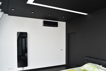 черные натяжные потолки в интерьере фото спальня