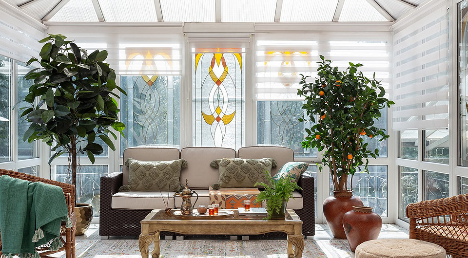 Веранда с остеклением на первом этаже.