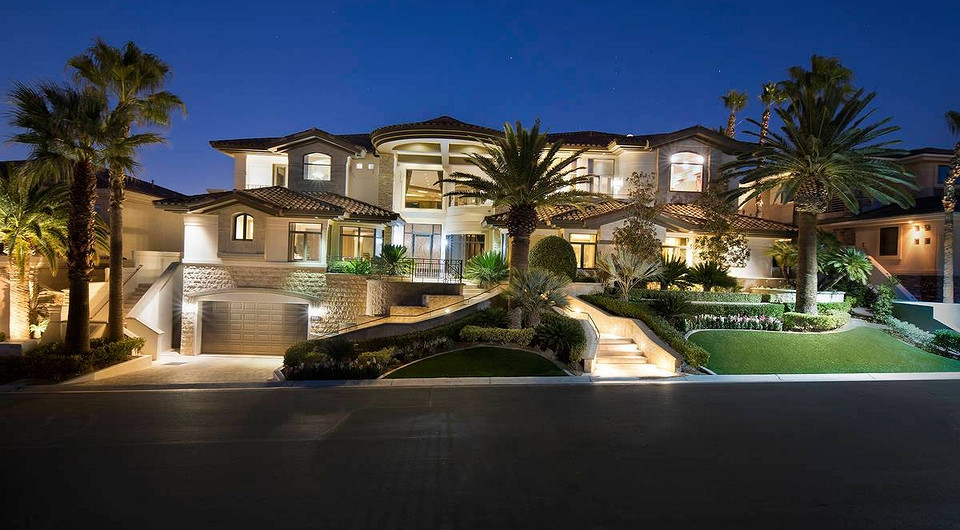 В Лас-Вегасе выкупили особняк Николаса Кейджа (актер потерял право на него 12 лет назад)