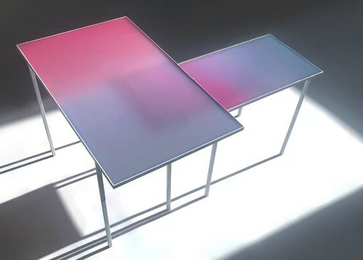 «Сенсорный стол»: дизайнер создала мебель, которая реагирует на прикосновения