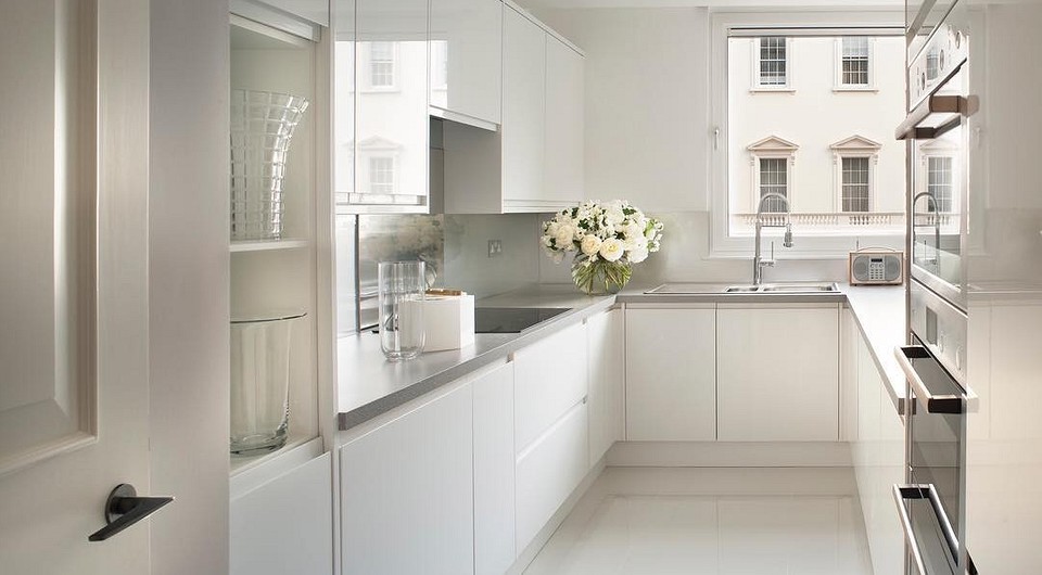 На реальном примере: 6 интерьеров узких комнат, которые такими не кажутся