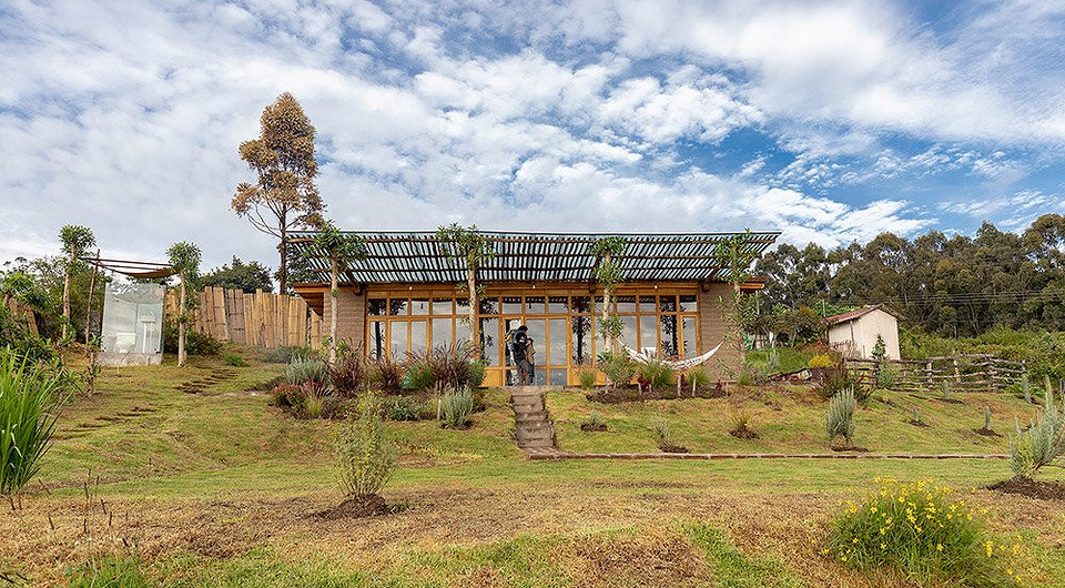 В Эквадоре возвели дом с «земляными» стенами