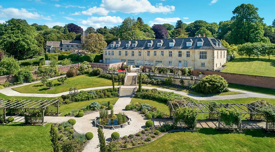 Особняк звезды: в Англии продается дом Робби Уильямса за 670 млн рублей