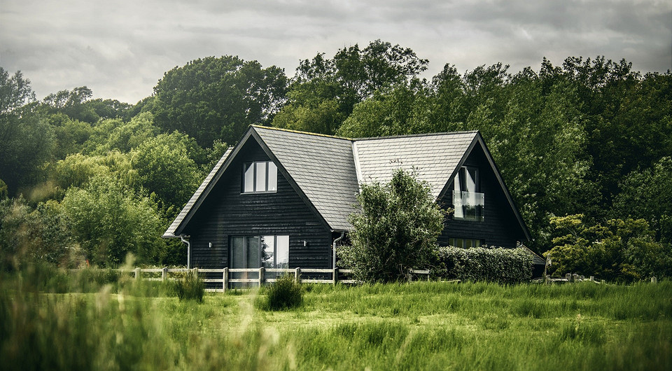 Идеальный загородный дом для россиян: эксперты узнали, какой он