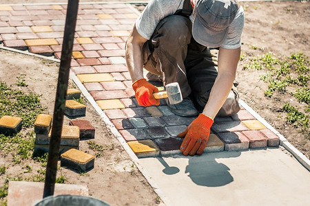 Как положить тротуарную плитку на даче: подробная инструкция