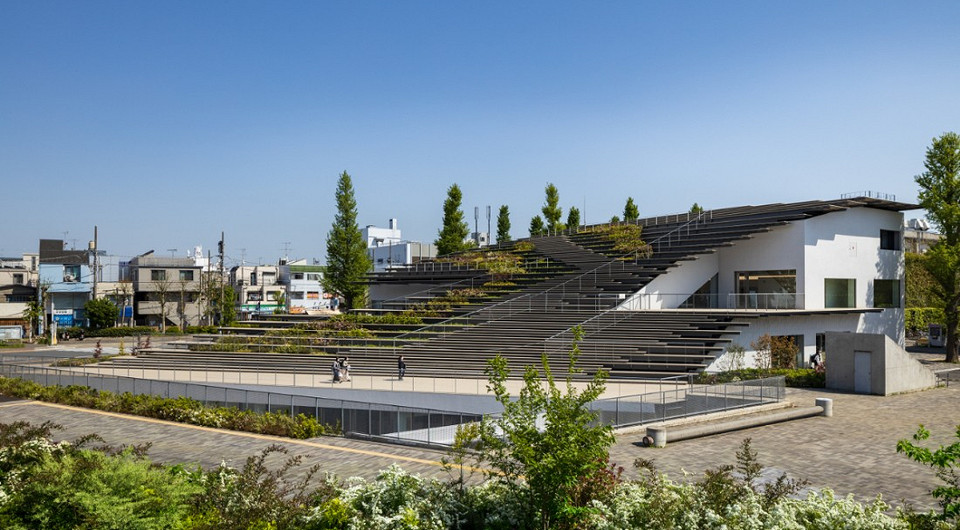 Крыша-лестница: необычное здание построили в кампусе института Японии