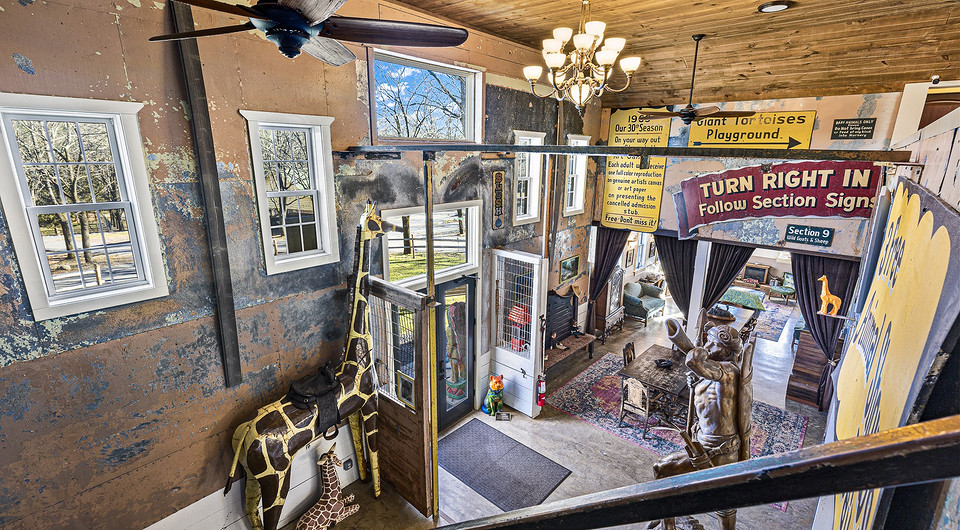 Отель в загоне для жирафов: в США продают гостиницу на месте первого в стране частного зоопарка