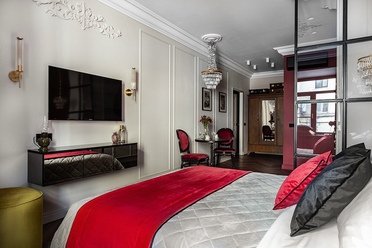 Перепланировка Две яркие мини-студии в одной квартире в доме