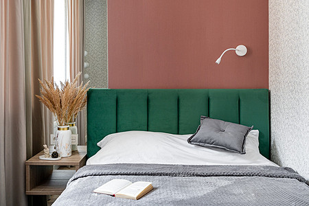 Квартира площадью 39 кв. м для мамы: как оформили кухню-гостиную, спальню и гардероб и создали «бодрый» интерьер