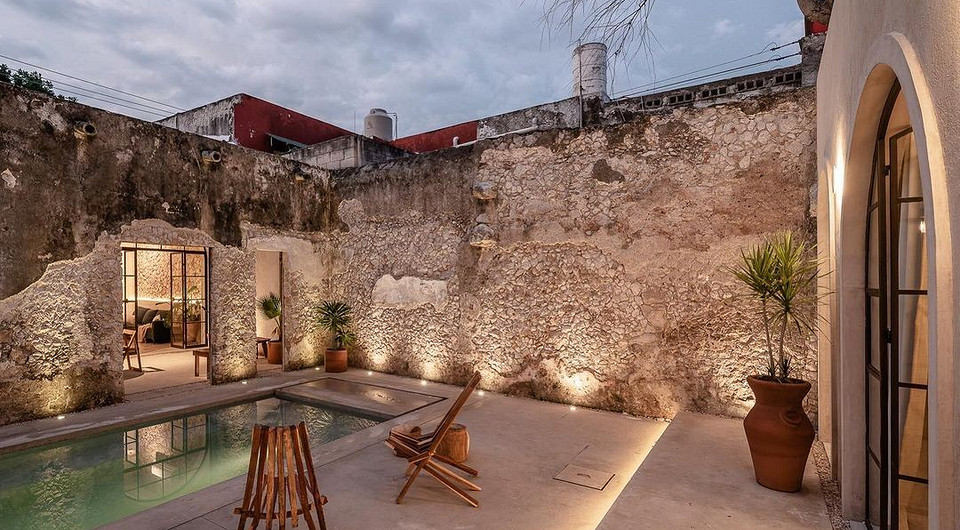 Архитекторы превратили мексиканский дом 19-го века в современное жилье