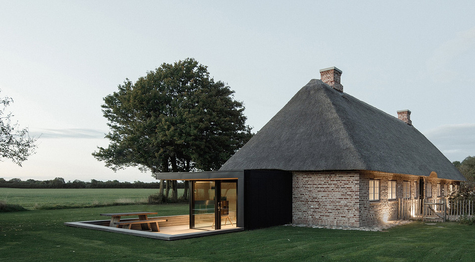 Из 120-летнего дома на севере Германии сделали комфортное жилье для семейной пары