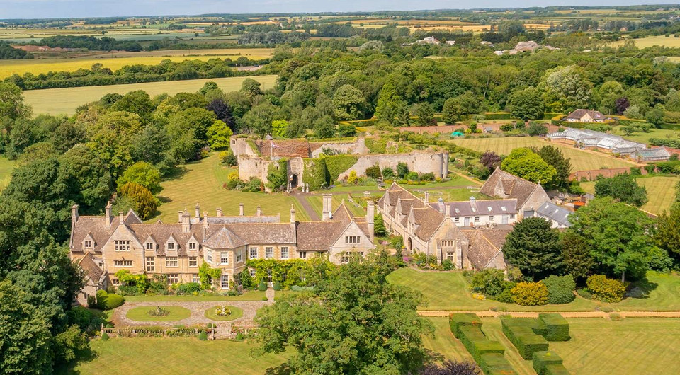 Двоюродный брат Елизаветы II решил продать поместье 16-го века в Англии