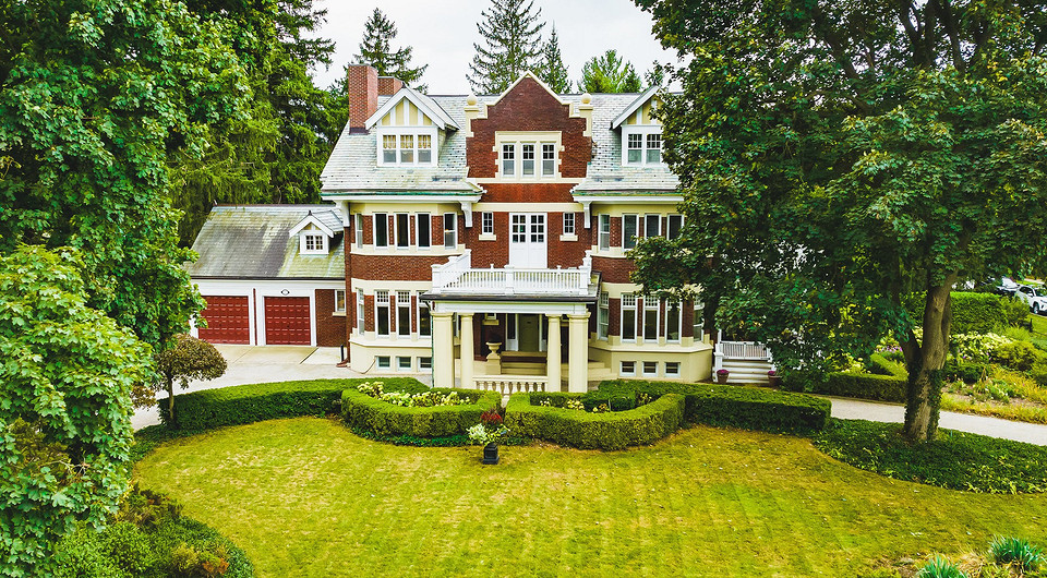 В Канаде появился в продаже дом из «Рассказа служанки» и «Королевского гамбита»