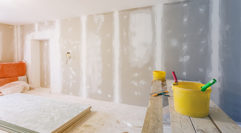 Стены под покраску: особенности подготовки и пошаговая инструкция для идеального результата