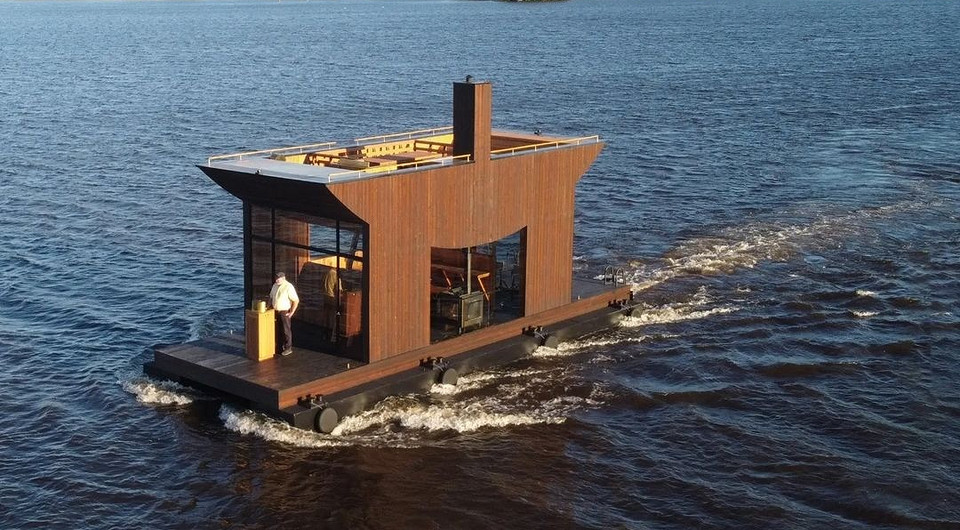 Архитекторы построили плавучую сауну-лодку в Стокгольме