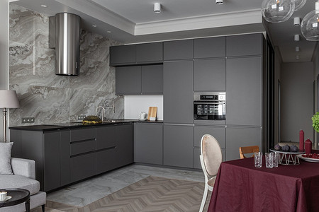 Квартира для семьи архитектора: как удалось оформить пространство сложной планировки