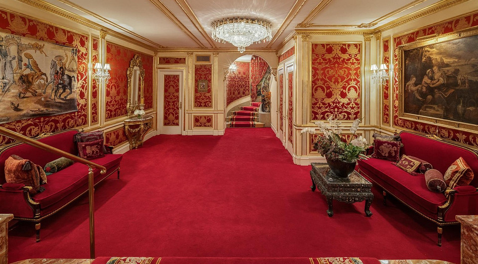 Дом с «золотым» интерьером: в Нью-Йорке продается таунхаус первой жены Дональда Трампа